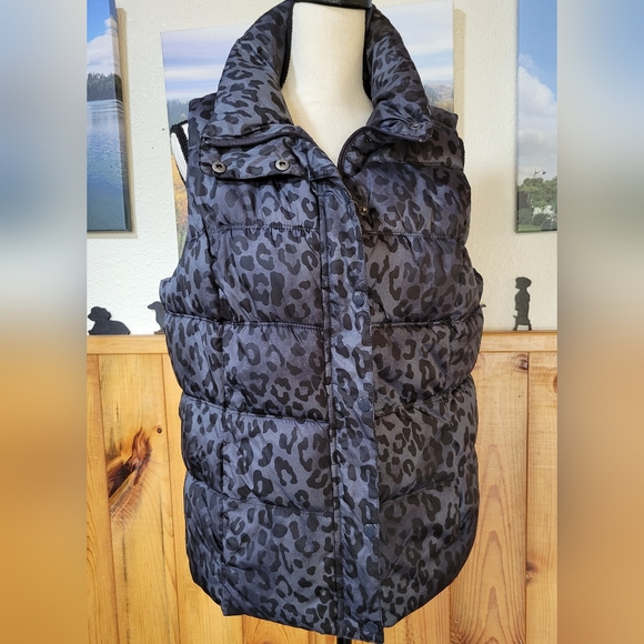 Old Navy Puffer Vest - Picture 1 of 5